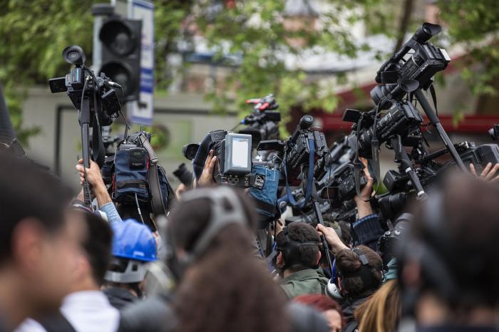 A Ética no Jornalismo: Entre a Pressa da Notícia e o Compromisso com a Verdade
