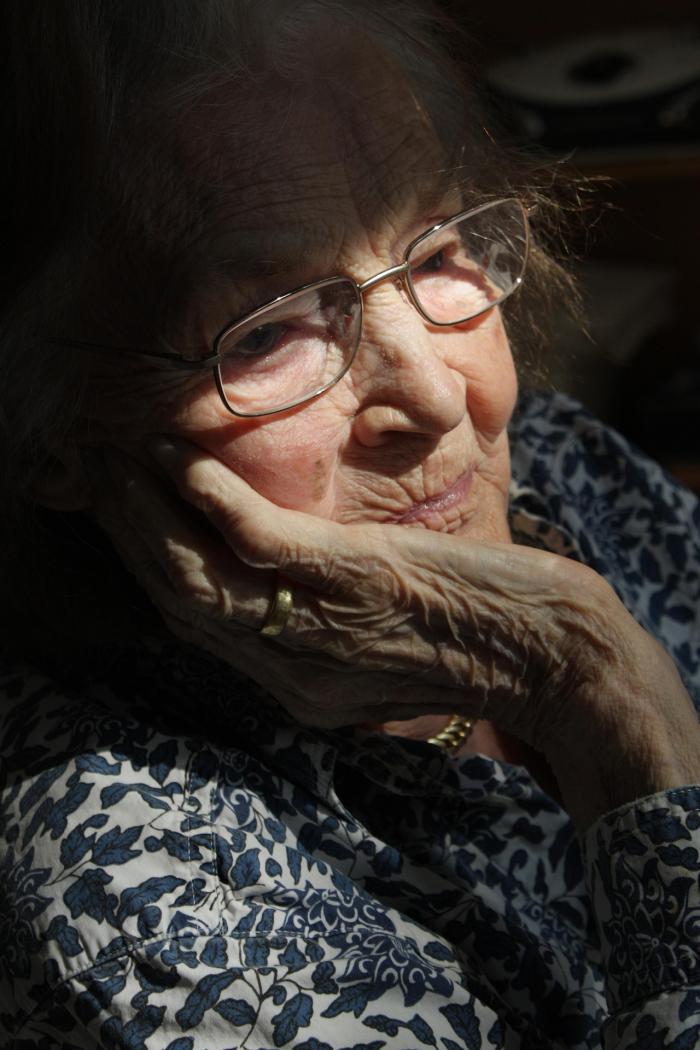 Alzheimer: a urgência de olhar para além da perda de memória