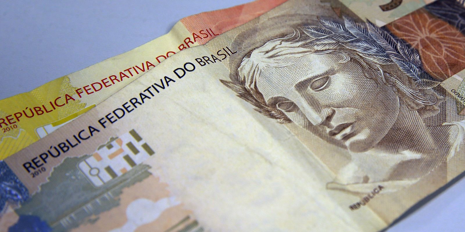 Caixa libera abono salarial para nascidos em setembro e outubro