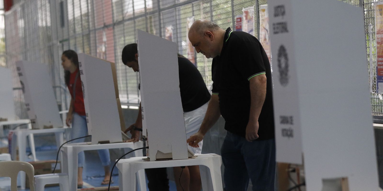 Idosos votam primeiro: conheça outros eleitores com prioridade